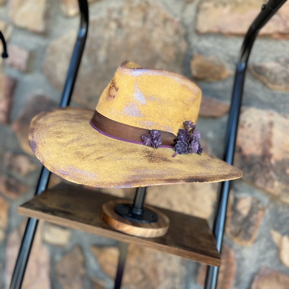 NEW Charlie One Horse Custom size small.